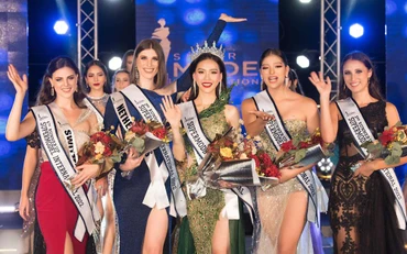 Bùi Quỳnh Hoa và các Á quân của cuộc thi. (Ảnh: HUY TRẦN)