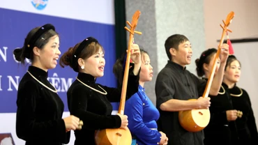 Bản Hon giữ gìn di sản Hát Then đàn tính