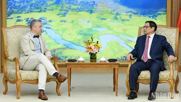 Thủ tướng Phạm Minh Chính tiếp đoàn đại biểu Vương quốc Bỉ. (Ảnh: TRẦN HẢI)