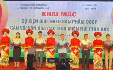 Lễ khai mạc sự kiện giới thiệu sản phẩm OCOP gắn với văn hóa các tỉnh miền núi phía bắc.