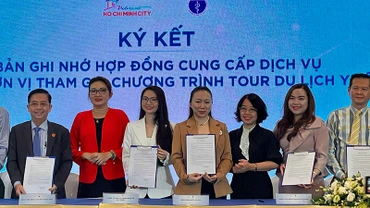 Đại diện các doanh nghiệp lữ hành, đơn vị y tế hợp tác phát triển sản phẩm du lịch y tế.