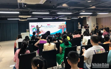 Đông đảo các em nhỏ cùng phụ huynh đã đến tham dự sự kiện.