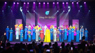 Bộ sưu tập áo dài nghệ thuật “Hương sắc Việt Nam” của nhà thiết kế Đỗ Trịnh Hoài Nam. (Ảnh: BTC)
