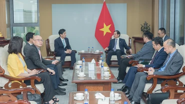 Bộ trưởng Bùi Thanh Sơn tiếp Chủ tịch Hội giao lưu kinh tế, văn hóa Hàn Quốc - Việt Nam (KOVECA) Kwon Sung Taek.