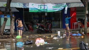Nước rút tới đâu, người dân dọn dẹp tới đó.