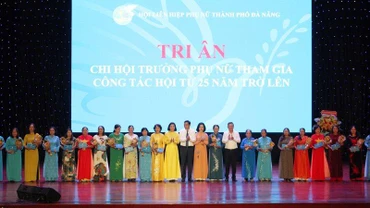 Tuyên dương 28 chi hội trưởng tiêu biểu.