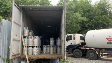 Tang vật, phương tiện sang, chiết gas trái phép đã bị tạm giữ.