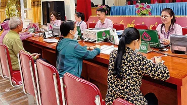 Ngân hàng Chính sách xã hội tỉnh Hưng Yên giải ngân vốn vay ưu đãi cho người dân thuộc đối tượng được vay vốn tín dụng chính sách xã hội.