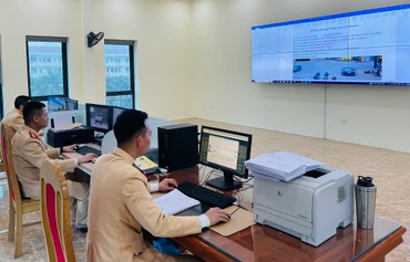 Giám sát vi phạm hành chính qua camera tại Phòng cảnh sát giao thông tỉnh Yên Bái.