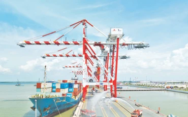 Cảng quốc tế Long An tiếp nhận chuyến tàu công-ten-nơ đầu tiên cập cảng ngày 22/6/2023.