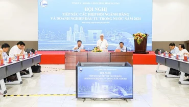 Đồng chí Nguyễn Văn Lợi, Ủy viên Trung ương Đảng, Bí thư Tỉnh ủy, Trưởng đoàn Đại biểu Quốc hội tỉnh Bình Dương phát biểu ý kiến tại hội nghị. 
