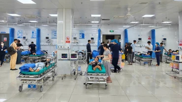 Nạn nhân nhanh chóng được đưa đến Bệnh viện Hùng Vương Gia Lai để theo dõi sức khỏe.