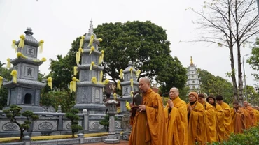 Tăng ni phật giáo Thủ đô Hà Nội. (Ảnh: DIỆU TƯỜNG)