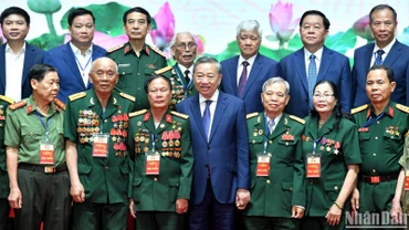 Tổng Bí thư Tô Lâm và các đại biểu dự gặp mặt.