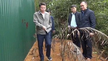Giám đốc Công an tỉnh Phú Thọ Nguyễn Minh Tuấn kiểm tra tại hiện trường.