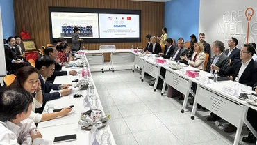 Quang cảnh buổi làm việc.