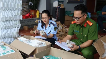 [Video] Triệt phá cơ sở sản xuất, buôn bán số lượng lớn mỹ phẩm giả tại Bắc Giang