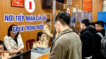 [Video] Hà Nội thực hiện cấp đổi giấy phép lái xe tại 30 điểm công an cấp xã, phường