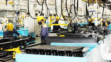 Các doanh nghiệp chú trọng đầu tư trang thiết bị nhằm nâng cao năng lực cạnh tranh. Ảnh: NGUYỆT ANH
