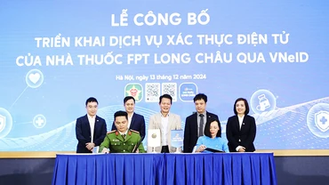 Ký kết tại lễ công bố dịch vụ xác thực điện tử của Nhà thuốc FPT Long Châu qua VNeID.