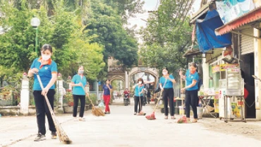 Thực hiện hương ước, quy ước của cộng đồng, người dân trên địa bàn huyện Hoài Đức tích cực tham gia hoạt động bảo vệ cảnh quan, môi trường. 
