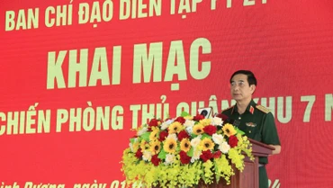 Đại tướng Phan Văn Giang phát biểu ý kiến chỉ đạo tại khai mạc diễn tập tác chiến phòng thủ Quân khu 7. 