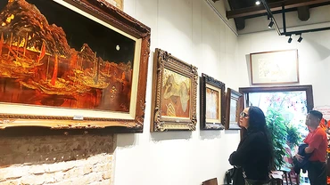 Không gian triển lãm tranh tại nhà cổ 45 Hàng Bạc.