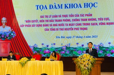 Bí thư Tỉnh ủy Đỗ Đức Duy phát biểu tại hội thảo.