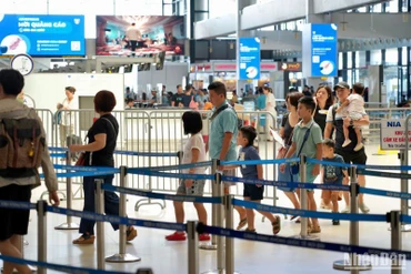 Lượng hành khách qua Cảng Hàng không quốc tế Nội Bài ngày 4/9 ghi nhận tăng nhẹ so với hôm trước.