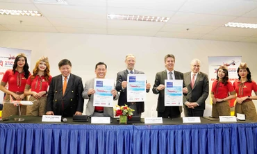 Hãng hàng không Vietjet và Tập đoàn chế tạo máy bay Airbus ký thỏa thuận nguyên tắc mua bán 20 máy bay thân rộng thế hệ mới A330neo. 