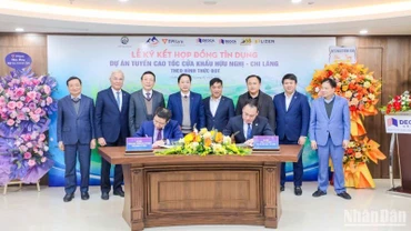 Ngân hàng Thương mại cổ phần Tiên Phong (TPBank) đã ký hợp đồng tài trợ vốn 2.500 tỷ đồng cho Công ty cổ phần cao tốc Hữu Nghị-Chi Lăng (doanh nghiệp dự án).