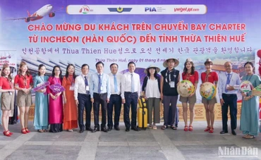 Hãng hàng không Vietjet thực hiện chuyến bay thẳng đưa du khách Hàn Quốc đến với cố đô cổ kính, thơ mộng Huế và ngược lại qua sân bay Phú Bài.