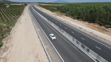 Một đoạn tuyến cao tốc bắc-nam, dự án Phan Thiết-Vĩnh Hảo.