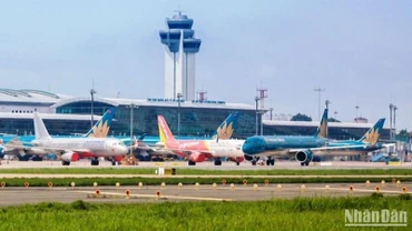 Trong dịp Tết Nguyên đán sắp tới, Cảng Hàng không quốc tế Tân Sơn Nhất sẽ phục vụ lượng khách tăng cao kỷ lục (gần 900 nghìn lượt khách).