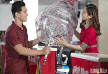 Từ ngày 25/1-24/2/2024, Vietjet triển khai dịch vụ vận chuyển mai, đào với mức giá 450 nghìn đồng/bó.