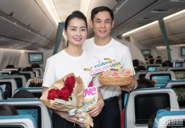 Phục vụ mỗi chuyến bay yêu thương đều có các tiếp viên hàng không là những cặp vợ chồng đã cùng nhau gắn bó với bầu trời từ khi còn rất trẻ.