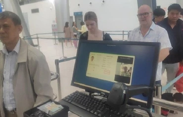 Nội Bài thí điểm xác thực khách bằng căn cước gắn chíp 