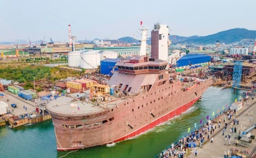 Tàu dịch vụ điện gió CSOV số 3 do Công ty Đóng tàu Hạ Long hạ thủy chiều tối 3/4.