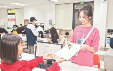 Thí sinh đăng ký xét tuyển vào Trường đại học Phenikaa, năm 2023.