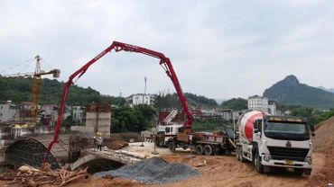 Nhiều công trình trọng điểm ở Hà Giang thi công xuyên kỳ nghỉ lễ. 