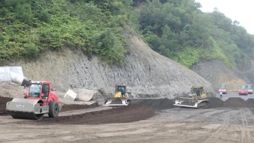 Các doanh nghiệp huy động nhân lực, máy móc thi công 3 ca trên toàn tuyến dự án cao tốc Tuyên Quang-Hà Giang.