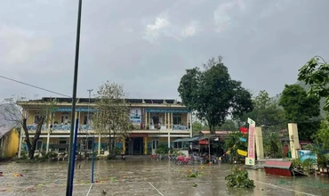 Trường Phổ thông Dân tộc Bán trú Tiểu học xã Du Già, huyện Yên Minh bị hư hỏng do dông lốc.