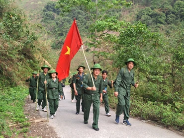 Trải nghiệm chương trình du lịch "Hành quân theo bước chân anh".