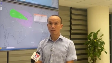 Ông Hoàng Phúc Lâm-Phó Giám đốc Trung tâm Dự báo Khí tượng Thủy văn quốc gia (Tổng cục Khí tượng Thủy văn) chia sẻ với báo chí về diễn biến báo số 3 sáng 7/9.