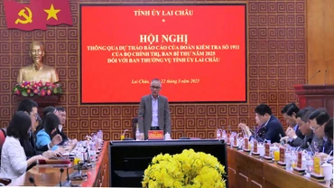 Đồng chí Lê Hoài Trung, Bí thư Trung ương Đảng, Chánh Văn phòng Trung ương Đảng phát biểu tại buổi làm việc.