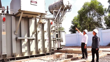 Vướng mặt bằng các móng trụ khiến Trạm biến áp 110 kV Giang Điền hoàn thành nhiều năm qua nhưng chưa thể đấu nối điện.