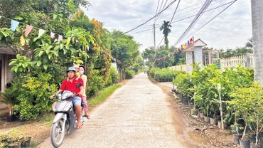 Con đường từ ấp Hòa Khánh sang ấp Vĩnh Nam rất an toàn khi thực hiện mô hình “Xóm đạo bình yên”.