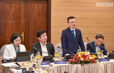 Ông Lê Quốc Minh, Tổng Biên tập Báo Nhân Dân phát biểu tại hội nghị (Ảnh: THÀNH ĐẠT)