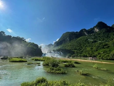 Thác Bản Giốc ở xã Đàm Thủy, huyện Trùng Khánh, được ví như viên ngọc của du lịch Cao Bằng. (Ảnh: Chu Hiệu/TTXVN)