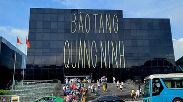 Bảo tàng Quảng Ninh là điểm thu hút đông khách du lịch. 